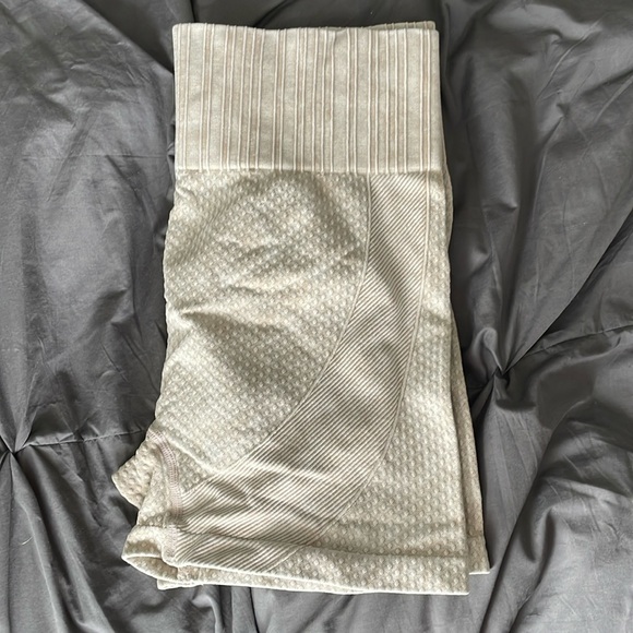 women’s sports/gym shorts - Picture 3 of 4